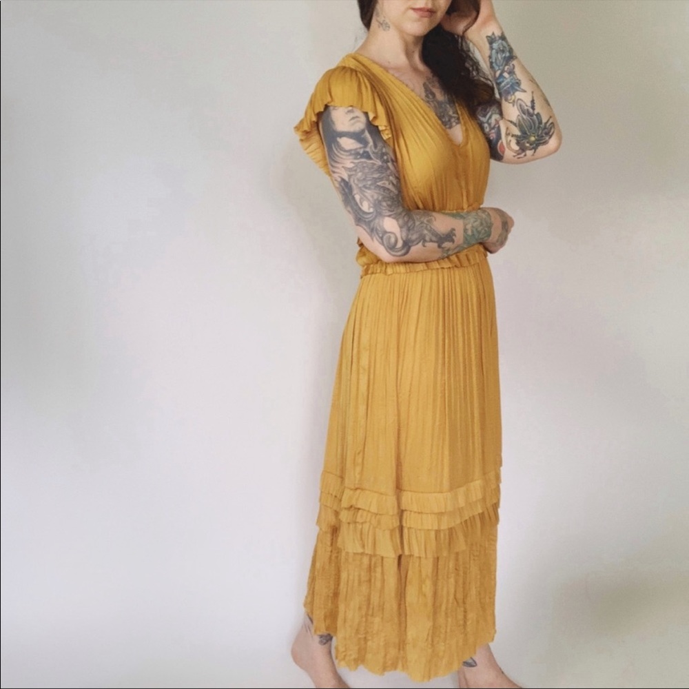 MODERN CITIZEN Marigold Pleated Midi Dress